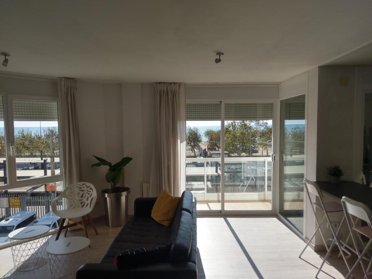 Luxury Apartment Accommodation, Next To Beach & Train Station كاليليا المظهر الخارجي الصورة