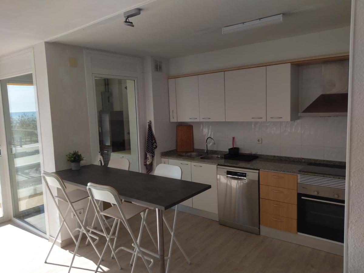 Luxury Apartment Accommodation, Next To Beach & Train Station كاليليا المظهر الخارجي الصورة